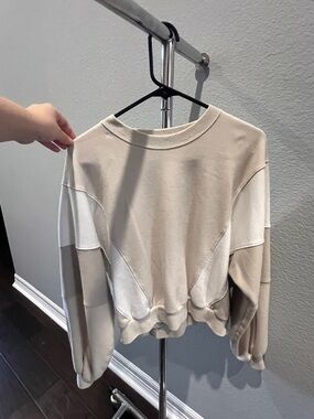 Abercrombie & Fitch Two-Tone Cream and White Panel Cropped Sweatshirt